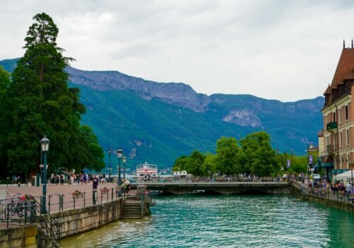 Investir dans une location meublée à Annecy en 2025