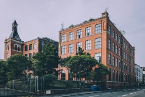 Lire la suite à propos de l’article Pourquoi Rouen adopte les agences immobilières à prix réduit ?